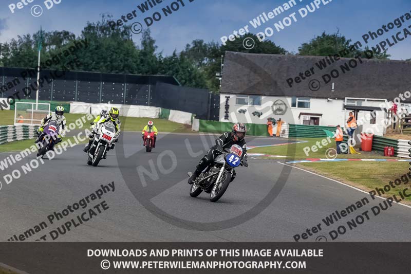 Vintage motorcycle club;eventdigitalimages;mallory park;mallory park trackday photographs;no limits trackdays;peter wileman photography;trackday digital images;trackday photos;vmcc festival 1000 bikes photographs